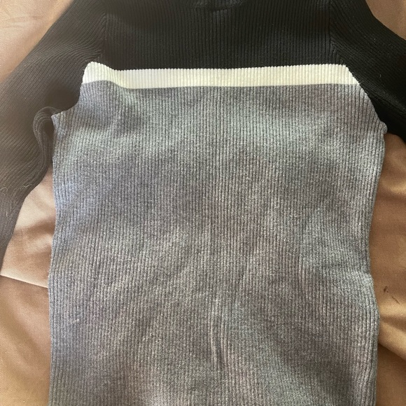 Fitted, cropped sweater, mock neck, Brandy Melville - Picture 3 of 3